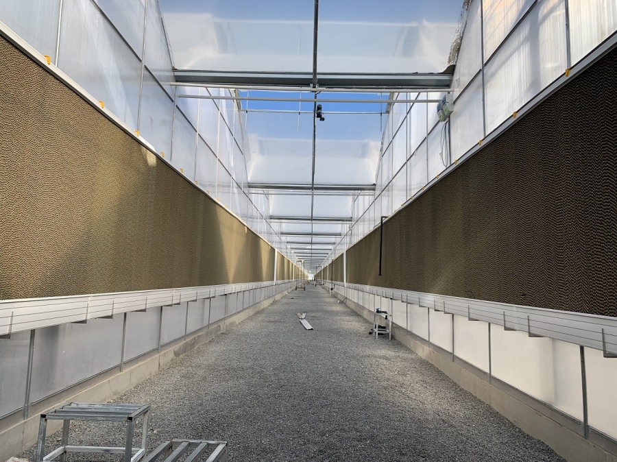 Commercial greenhouse cooling pad wall